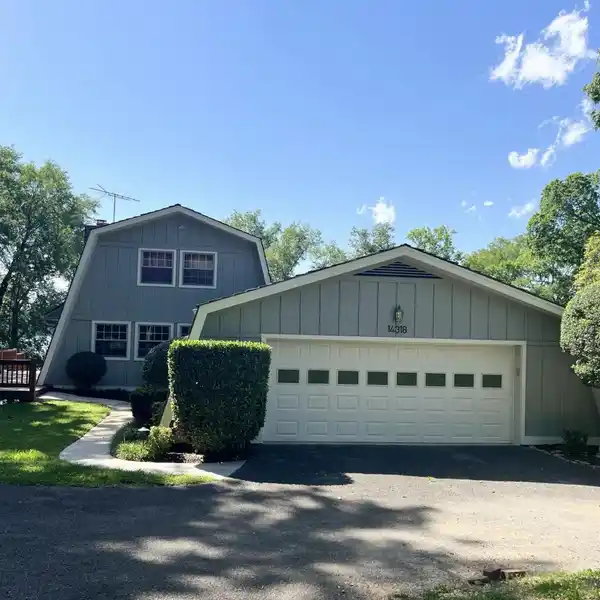 BEAUTIFULLY APPOINTED HOME ON THE TENNESSEE RIVER
