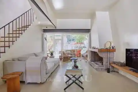 Delightful Property Steps to the Mediterranean