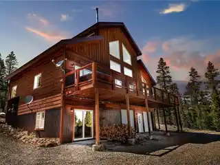 Uniquely Incredible Newer Mountain Home