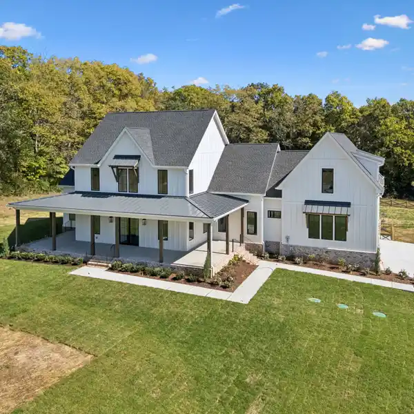 STUNNING CUSTOM HOME