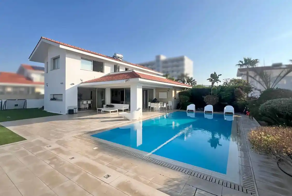 Exceptional Beachfront House