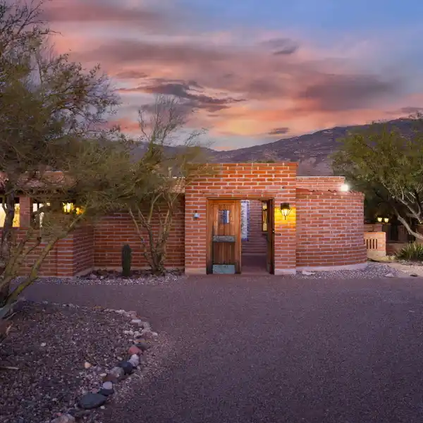 CAPTIVATING BURNT ADOBE RANCH