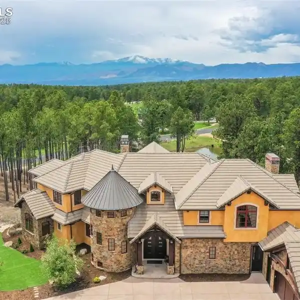 LUXURY RETREAT IN EXCLUSIVE HIGH FOREST RANCH