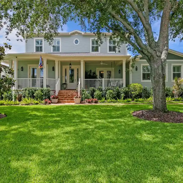 GRACIOUS SUNSET PARK HOME ON AN OVERSIZED LOT