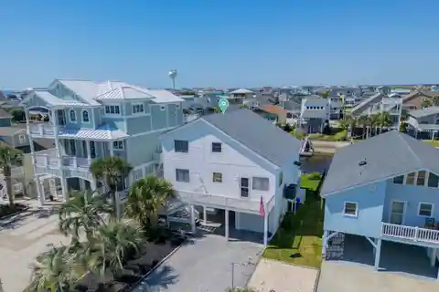 Beautifully Maintained Canal-Front Home