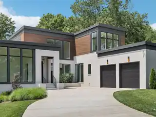 Exquisite Modern Residence in Oak Hill