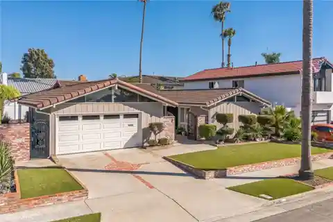 Stylish Single-Level Living Near Harbor