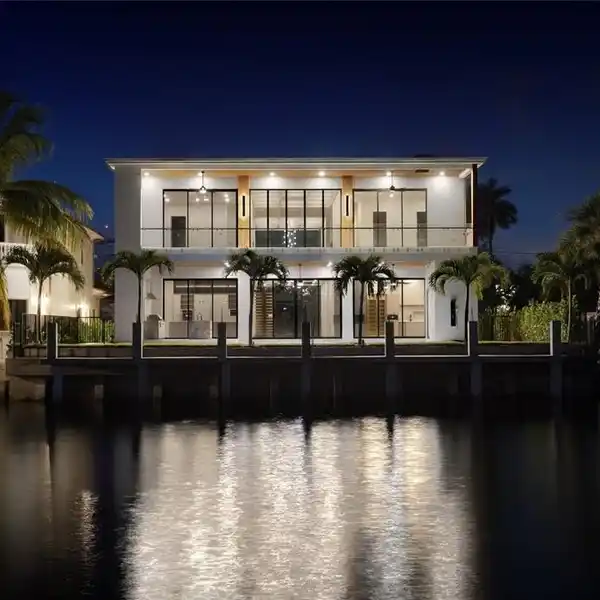 NEW ARCHITECTURAL MODERN DEEPWATER ESTATE