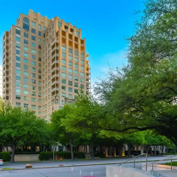 LUXURY UPTOWN CONDO WITH BREATHTAKING CITY VIEWS