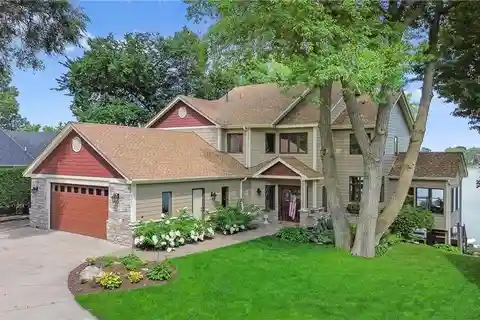 Spectacular Lakeshore Retreat