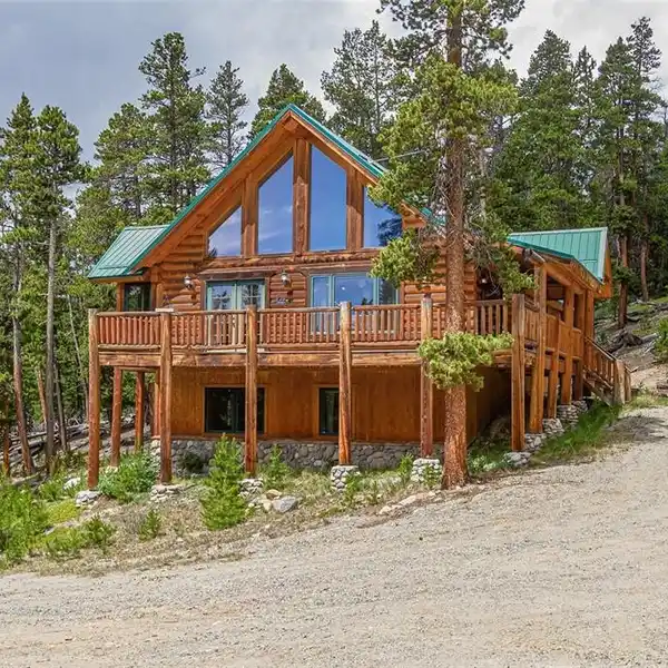 MOUNTAIN LOG CABIN ESCAPE