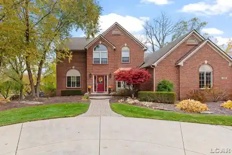 Waterfront Estate with Timeless Elegance and Modern Luxury