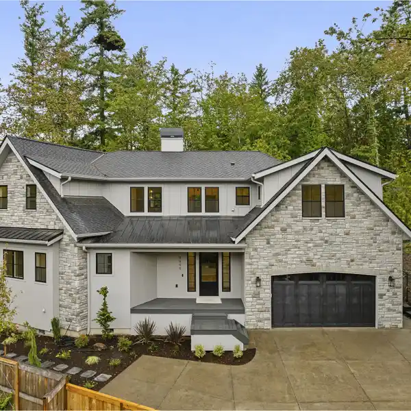 STUNNING WEST HAVEN HOME WITH LUXURIOUS FINISHES