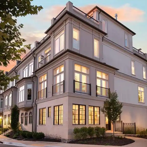 SUNLIT END-UNIT RETREAT WITH DUAL ROOF TERRACES
