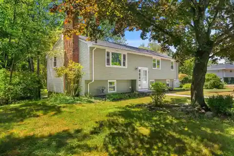 Coastal Cul-De-Sac Gem Near Beaches