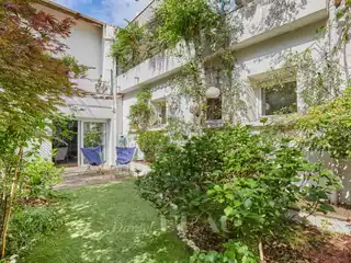 Elegant Family Retreat Near Transport Links