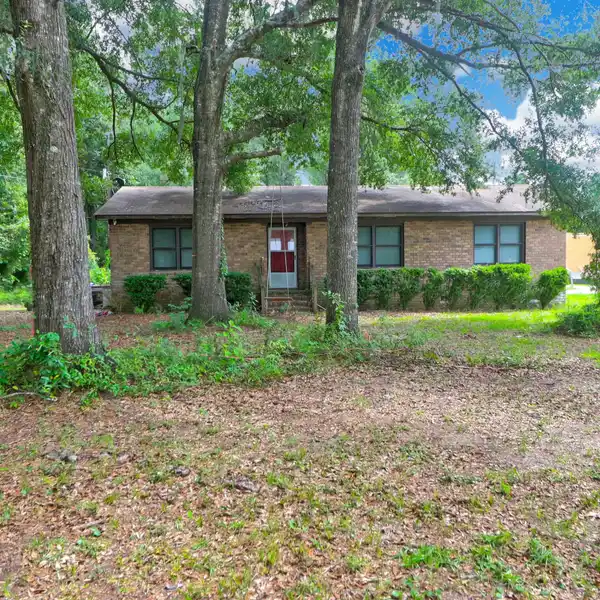 CHARMING HOME IN A SERENE SETTING