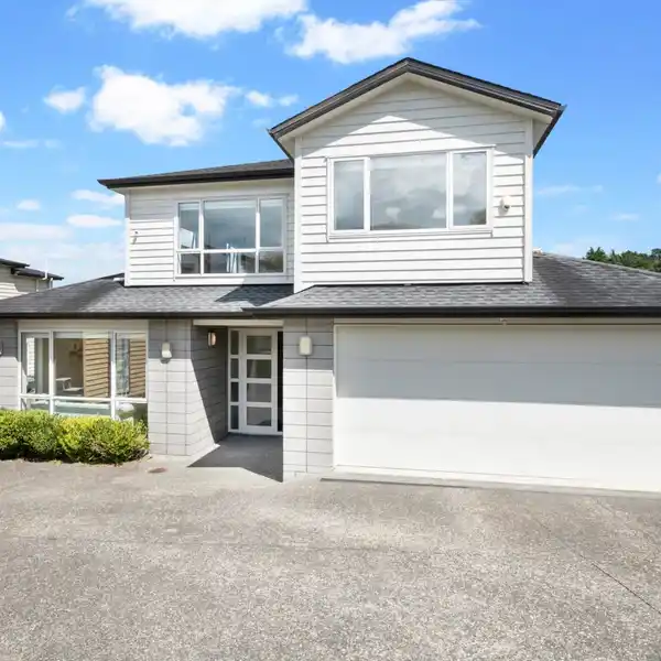 SPACIOUS DESIGNER HOME IDEAL FOR FAMILIES