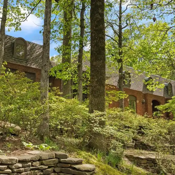 LUXURY ESTATE IN THE HEART OF DESOTO COUNTY