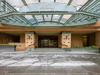 Upper-Floor Elegance in Prestigious Yorkville Tower