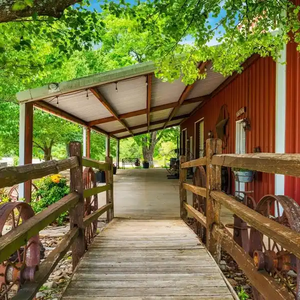 SPRAWLING 63-ACRE RANCH