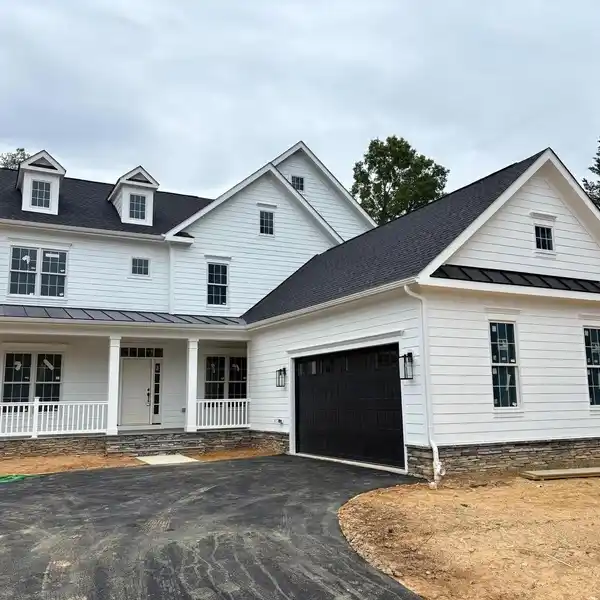 LUXURIOUS WELL APPOINTED NEW HOME
