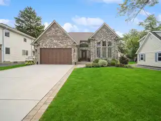 Timeless Residence with Sophisticated Architectural Flow