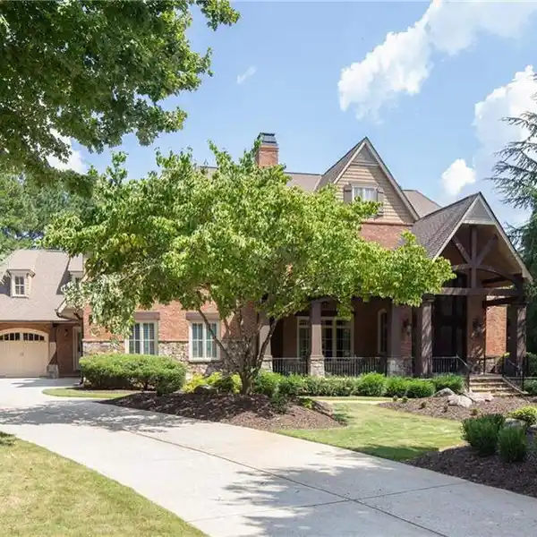 SPECTACULAR CUSTOM-BUILT HOME