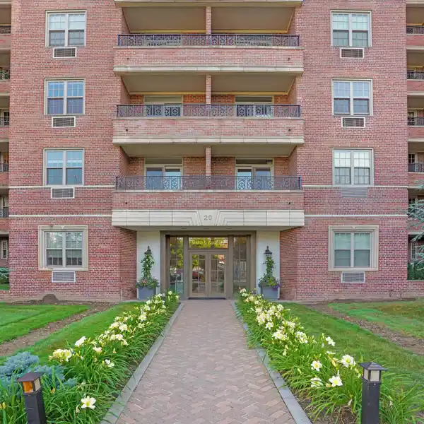 PRIME IN-TOWN LIVING AT THE TOWN & COUNTRY