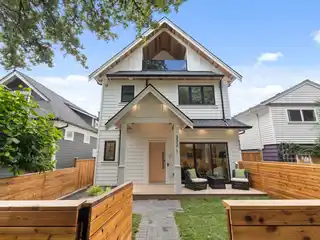 Family-Friendly Luxury Steps from Prince Edward Park