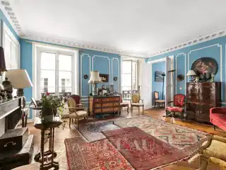 Elegant Apartment in Fine Mid 19th Century Building