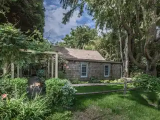 Charming 1750 Cottage with Modern Comforts