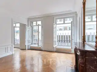 First-Floor Dual-Aspect Apartment