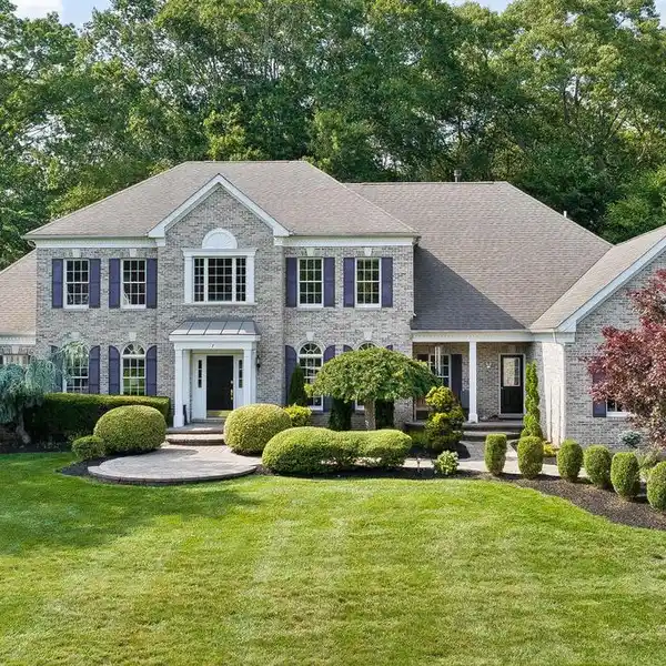 STATELY COLONIAL IN A SOUGHT-AFTER NEIGHBORHOOD