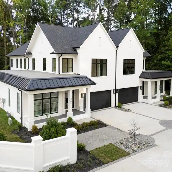 LUXURY TOWNHOME IN A NEW COMMUNITY