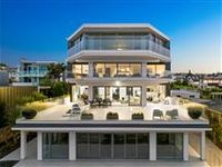 THE ULTIMATE SEASIDE APARTMENT