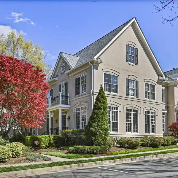LIGHT-FILLED TOWNHOME WITH SOARING CEILINGS
