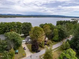 Year-Round Lakeside Living