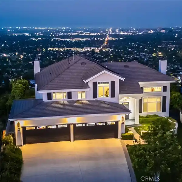 RARE VIEW PROPERTY IN VALLEY CIRCLE ESTATES