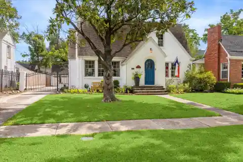 Charming and Updated Southgate Cottage