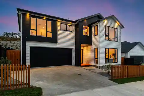 Sunny Designer Home with Deck