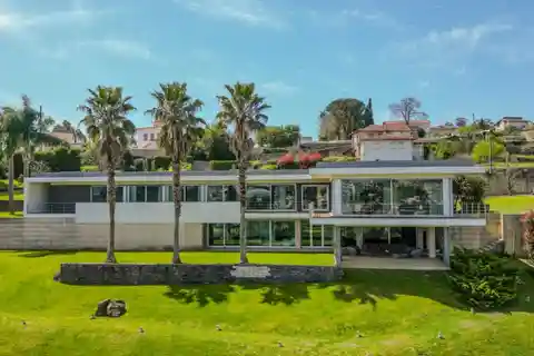 Fantastic Villa with Expansive Private Gardens