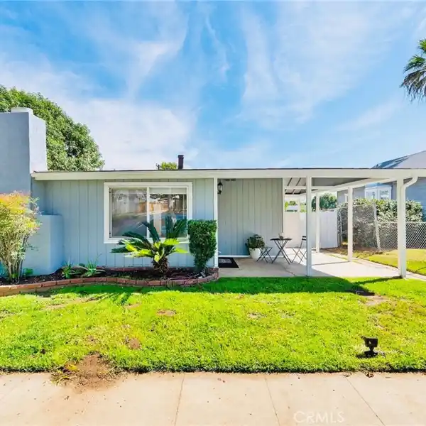RARE DUPLEX IN HIGHLY DESIRABLE HISTORIC DISTRICT