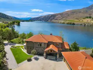 Waterfront Living in a Unique Community