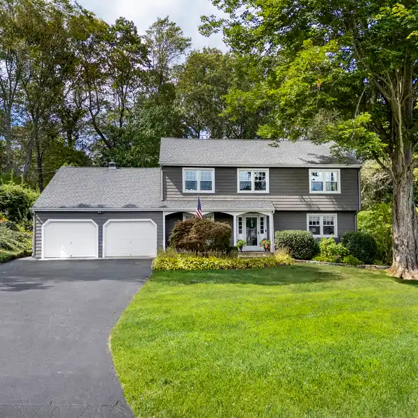 TIMELESS CHARM WITH MODERN LIVING