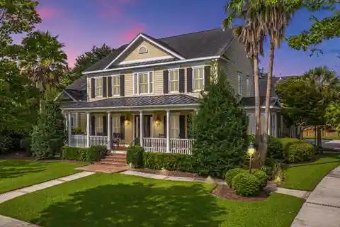 Exquisite Estate in Prestigious Olde Park