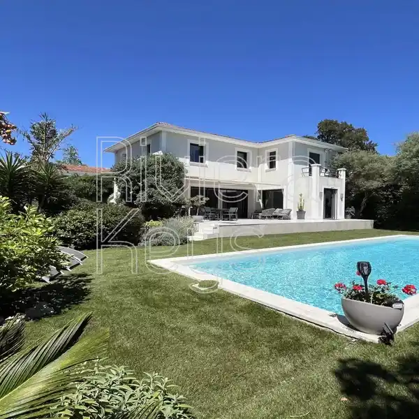 SUPERB CONTEMPORARY VILLA WITHIN A PEACEFUL AND SECURE ESTATE