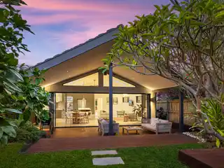 Coastal Sanctuary with Sunlit Open Spaces