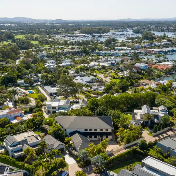 PALATIAL HOME IN SANCTUARY COVE