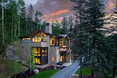 Unmatched Luxury Ski-In Home Opportunity